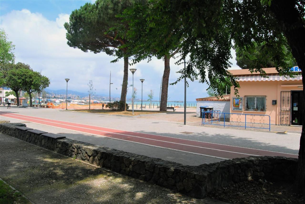 Costa Del Molo - Casa E Lavoro Apartment Vado Ligure Exterior foto